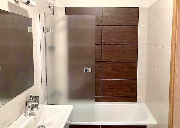 300 Apartament *